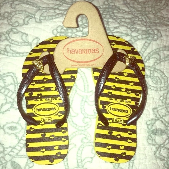 🐝 HAVAIANAS Yellow Black Hearts & Bumble Bee NWT - Picture 1 of 4